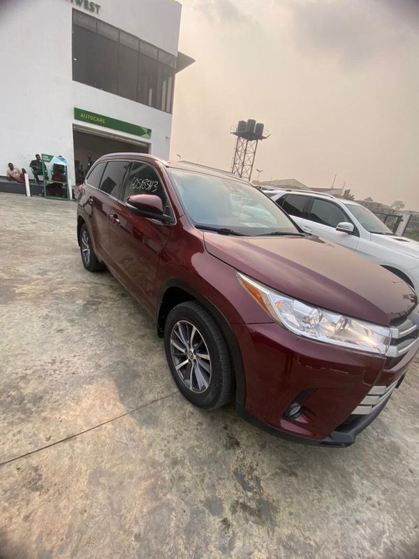 Thumbnail 10 of 2018 Toyota Highlander XLE